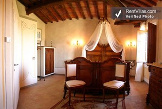 Image 14 of Photos of Large Villa in Tuscany with Two Pools - Villa Ponte - RentVillas.com
