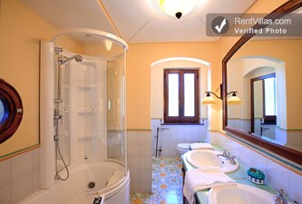Image 18 of Photos of Villa near Sorrento - Villa Due Golfi - RentVillas.com
