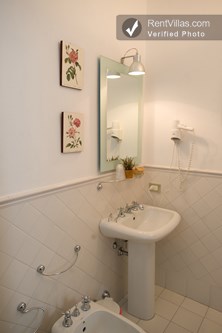 Image 26 of Photos of Large Villa Rental in Tuscany Near Florence with Pool - Villa Gialla - 20 - RentVillas.com