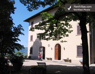 Image 0 of Photos of Large Villa Rental in Tuscany Near Florence with Pool - Villa Gialla - 20 - RentVillas.com