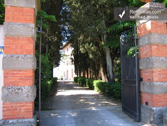 Image 37 of Photos of Large Villa Rental in Tuscany Near Florence with Pool - Villa Gialla - 20 - RentVillas.com