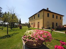 Photo of Large Villa Rental Near Cortona with Pool