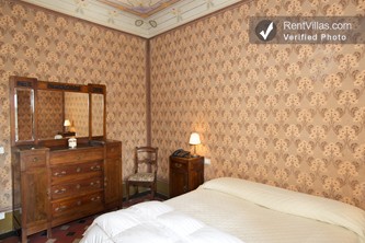 Image 18 of Photos of Beautiful Large Villa Close to Florence - Villa Gialla - 14 - RentVillas.com
