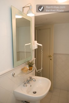 Image 31 of Photos of Beautiful Large Villa Close to Florence - Villa Gialla - 14 - RentVillas.com
