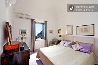 Image 12 of Photos of Vacation House in Positano with Great Views  - Positano Rifugio - RentVillas.com