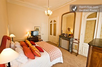 Image 26 of Photos of Apartment Rental in Paris, 8th - Champs Elysees - Le Serin - RentVillas.com
