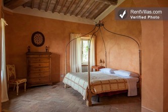Image 19 of Photos of Large Chic Tuscany Villa with Private Guest House and Al Fresco Dining - Villa Brunello with Guest House - RentVillas.com