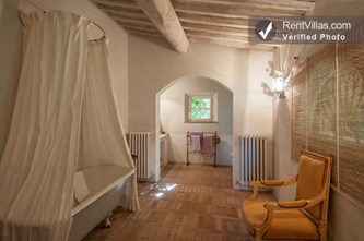 Image 39 of Photos of Large Chic Tuscany Villa with Private Guest House and Al Fresco Dining - Villa Brunello with Guest House - RentVillas.com