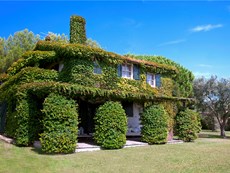 Photo of Seaside Tuscan Villa with Beach Access