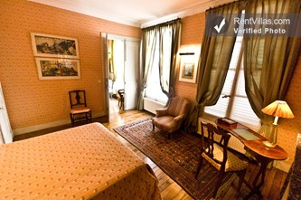Image 7 of Photos of Paris Apartment Left Bank, Elegant and Quiet - Rue de Verneuil - RentVillas.com