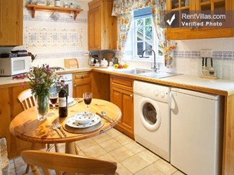 Image 3 of Photos of Cottage in the Cotswolds - Flower Cottage - RentVillas.com