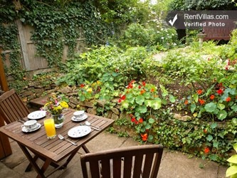 Image 1 of Photos of Cottage in the Cotswolds - Flower Cottage - RentVillas.com