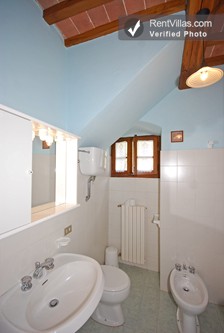 Image 14 of Photos of Apartment in Tuscany Farmhouse, Walking Distance to Cortona - Adriana 1 - RentVillas.com
